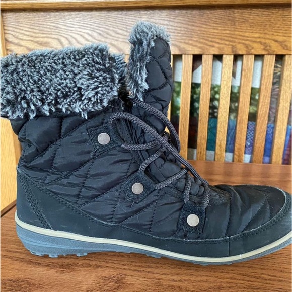 Women’s insulated winter waterproof boots. - Picture 2 of 5